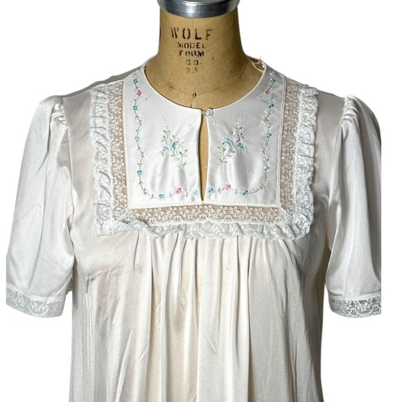 1970s nightgown with embroidered flower bodice by Shadowline Size S - Picture 1 of 6